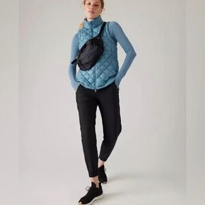 Athleta NWT Excursion Waistbag Everywhere Stowaway Fanny Pack Bag Black